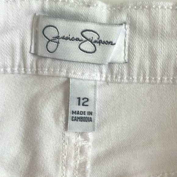 Jessica Simpson Women's White High Rise  Side Slit Short -  Size 12 NWOT - Picture 6 of 9